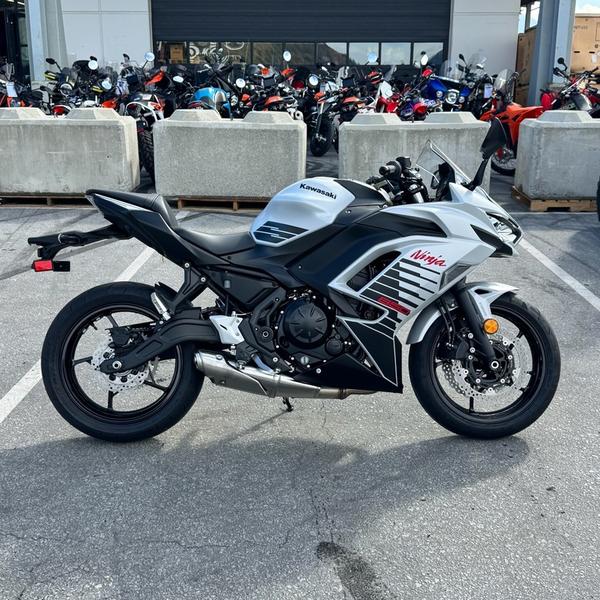 2026 Kawasaki Ninja 650 Metallic Matte Whitish Silver