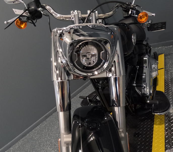 thumbnail interactive-video image 1 of Glossy Black Front Fender For Harley M8 Softail Fat Boy FLFB/FLFBS 2018-2024 1 of 4