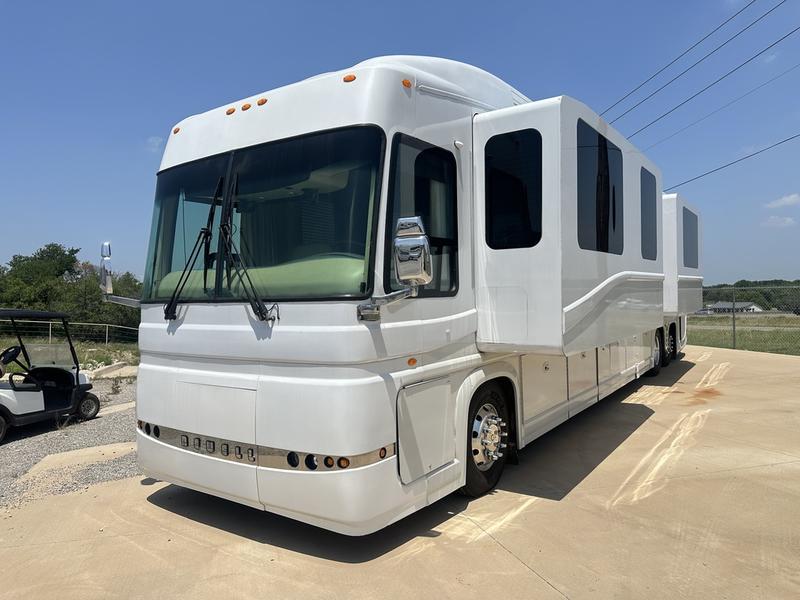 Newell Rv Rear Image 2006 NEWELL P2001 M01846 | Texas RV Outlet