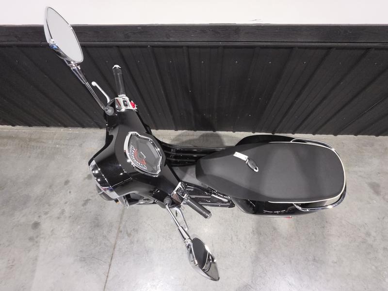 2027 Vespa GTS photo 7