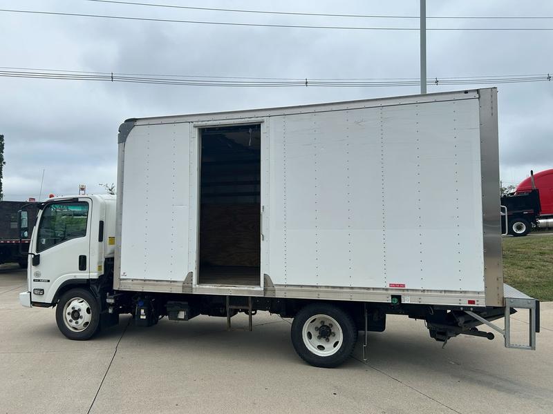 2021 Isuzu NRR in Walton, KY — photo 4
