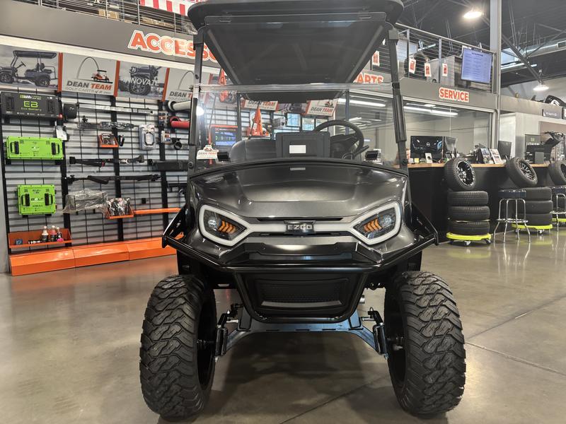 2027 EZGO Express photo 2