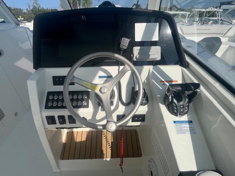 2026 World Cat 325DC | Sara Bay Marine Group