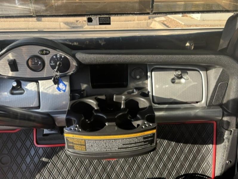 2021 EZGO RXV photo 4