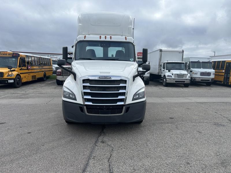 2022 Freightliner Cascadia in Walton, KY — photo 3