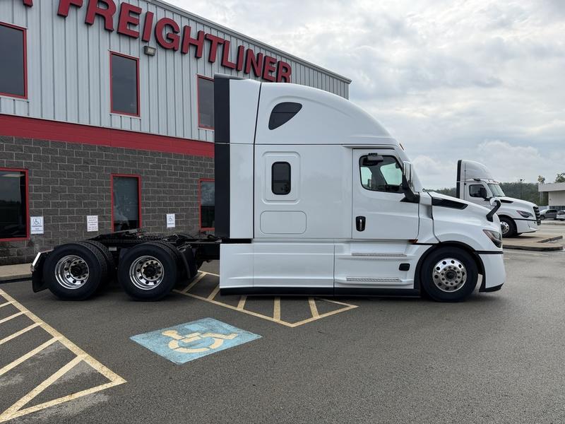2027 Freightliner Cascadia in Pittsburgh, PA — photo 3