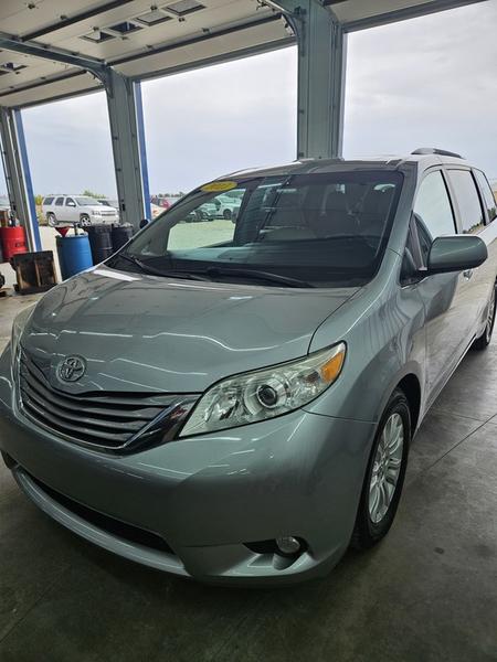 2017 Toyota Sienna XLE - Photo 15