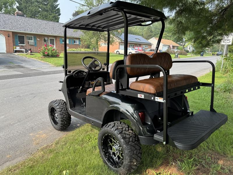 2021 EZGO RXV photo 4