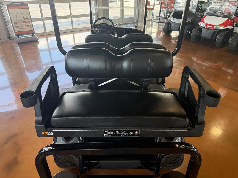 2027 EZGO Express photo 8