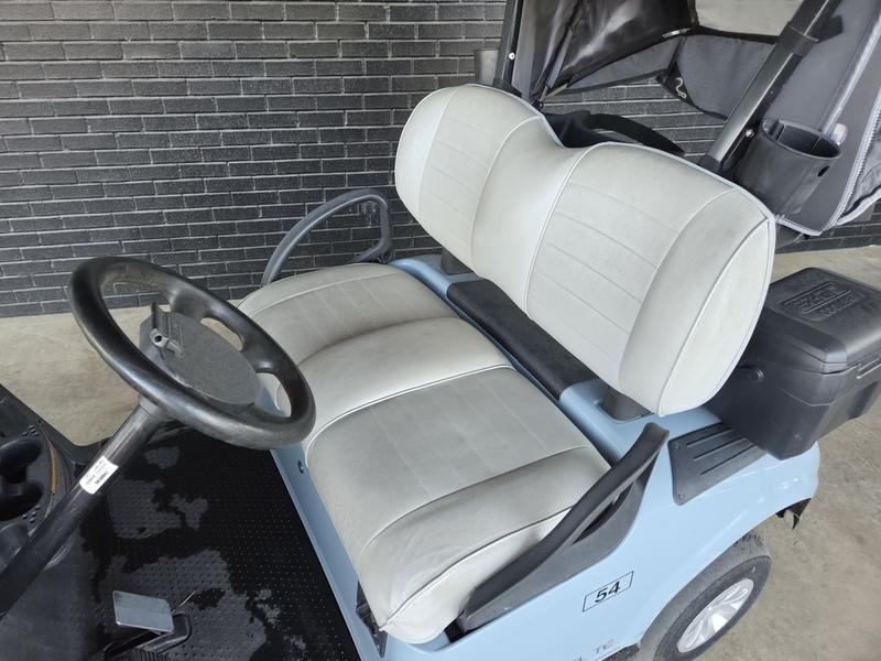 2022 EZGO RXV photo 2