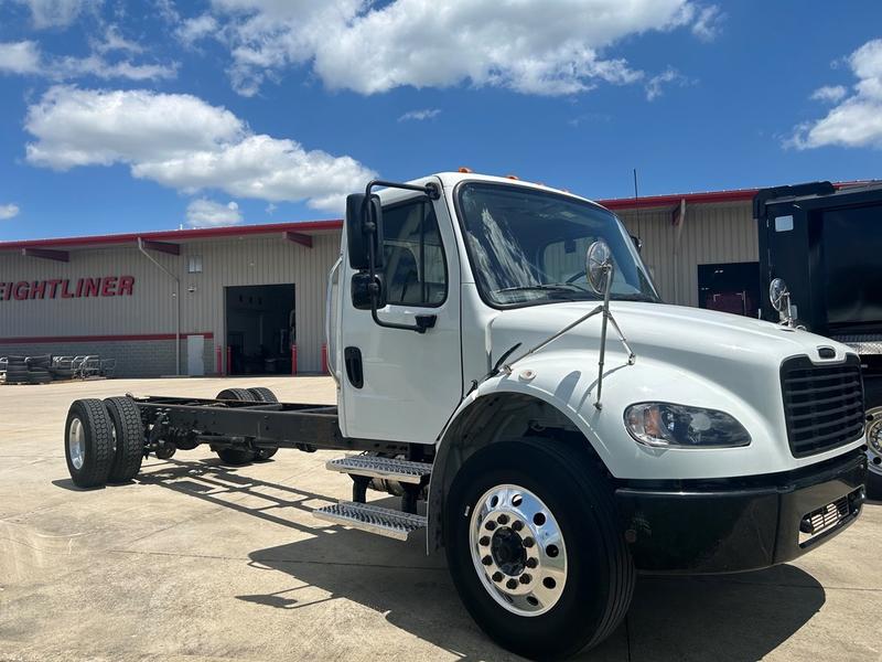 2022 Freightliner M2 106 in Walton, KY — photo 2