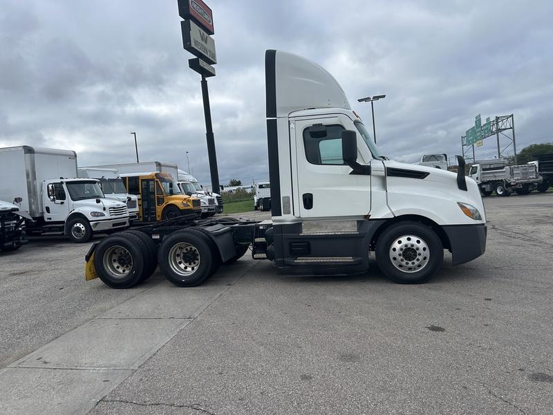 2022 Freightliner Cascadia in Walton, KY — photo 4