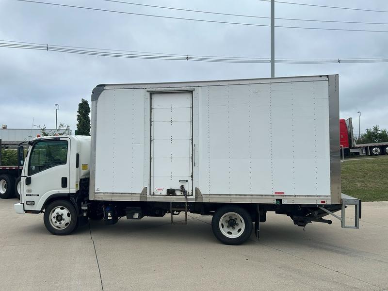 2021 Isuzu NRR in Walton, KY — photo 3