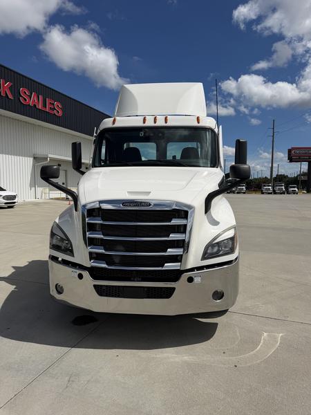 2022 Freightliner Cascadia in Mobile — photo 2