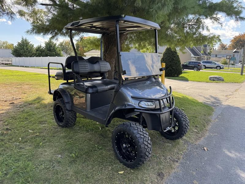 2019 EZGO RXV photo 3