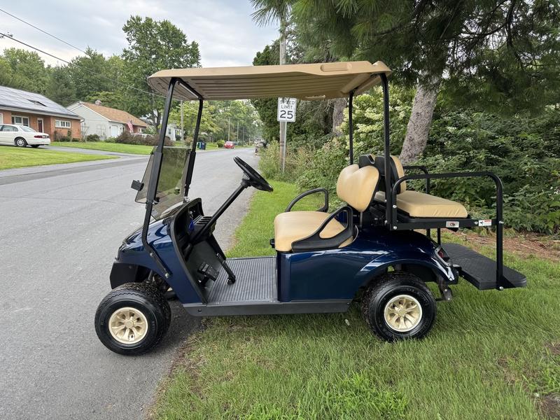 2021 EZGO TXT photo 4