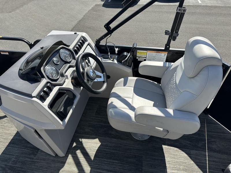 Used 2022 Godfrey Pontoons Sweetwater 2186 C4 iMPACT + 29 in. Center ...