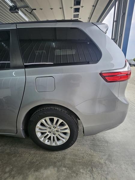2017 Toyota Sienna XLE - Photo 23