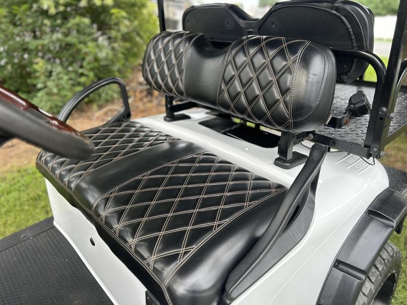 2018 EZGO RXV photo 5