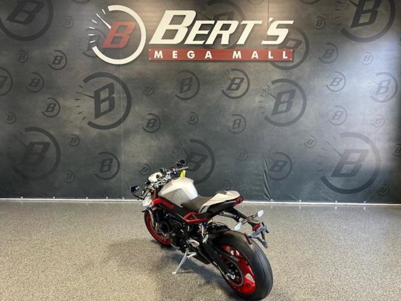 ♡完売品♡2026SS♡新品♡トーマスマグパイ♡リボン ビスチェ ブラック 2026 Triumph Street Triple 765 RX | Bert's Mega Mall
