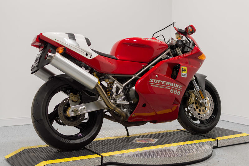 パディータ　エンチャンテッド 1993 Ducati 888 | Ducati NYC