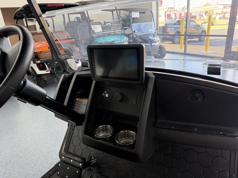 2027 EZGO Express photo 3