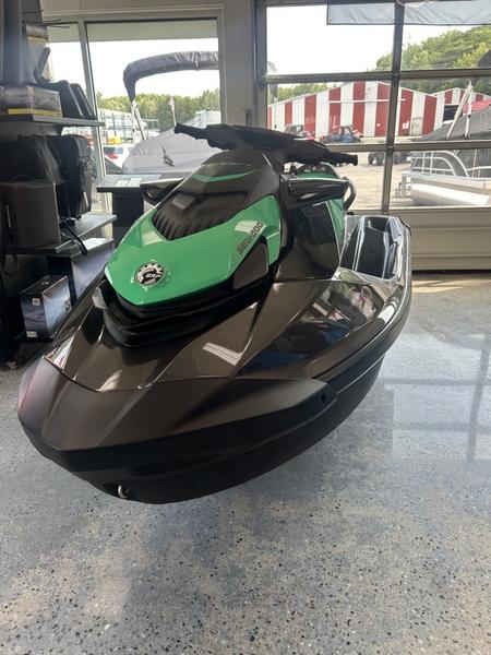 2026 Sea-Doo GTI SE 130-Eclipse Black/ Laguna Green | Spicer's