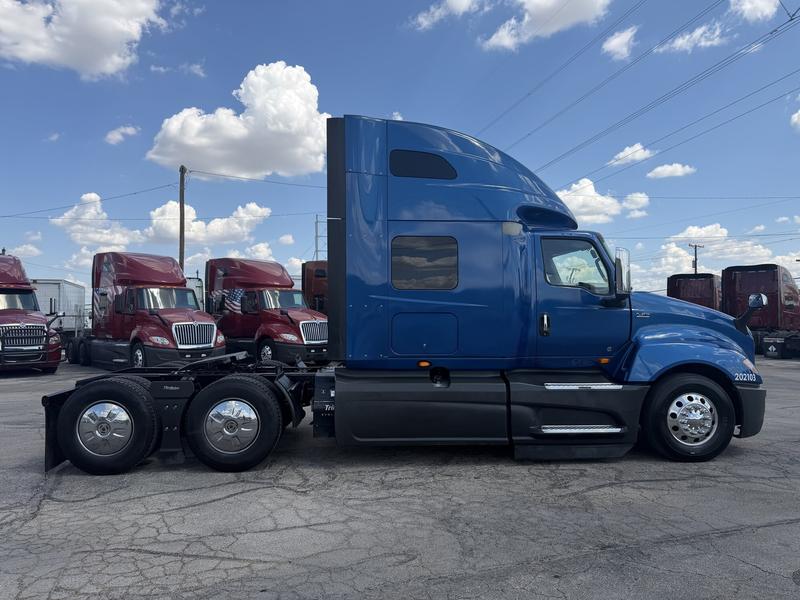 2021 International LT in Dallas — photo 2