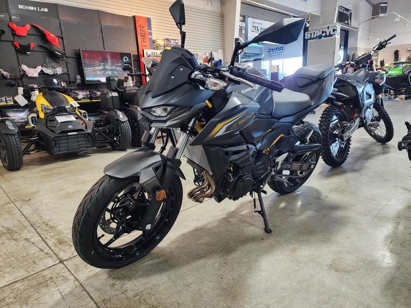 ガル 2026 Kawasaki Z500 ABS | Clem's Enumclaw Powersports