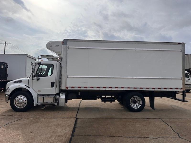 2016 Freightliner M2 106 in Jackson — photo 2