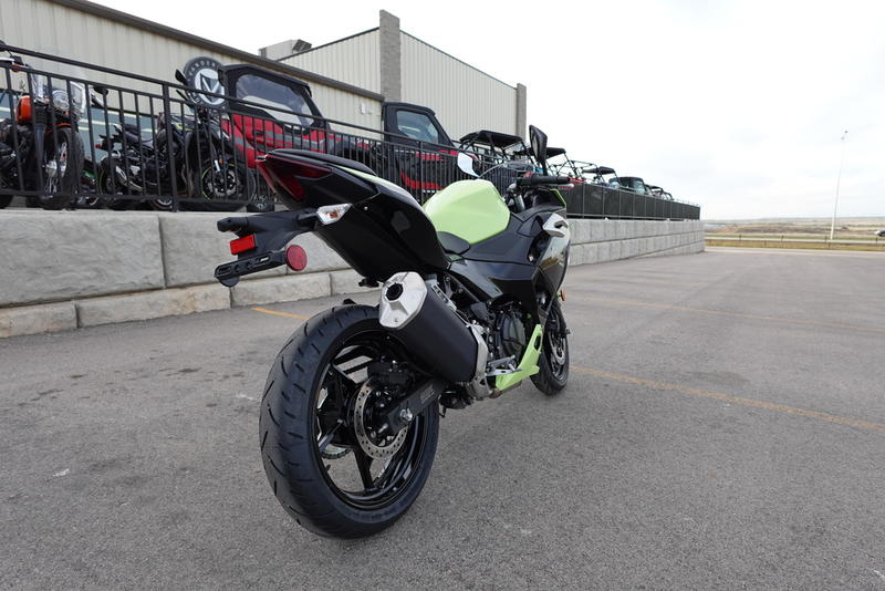 2026 Kawasaki Ninja® 500 ABS Metallic Yellowish Green/Ebony