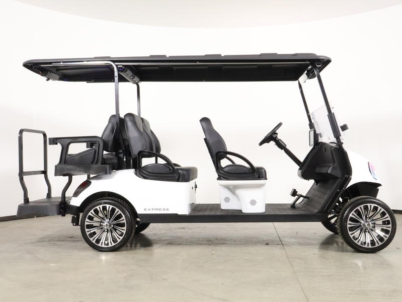 2027 EZGO Express photo 4