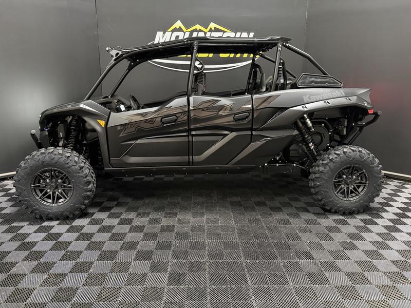 2027 Kawasaki TERYX® KRX4™ 1000 BLACKOUT EDITION | Mountain