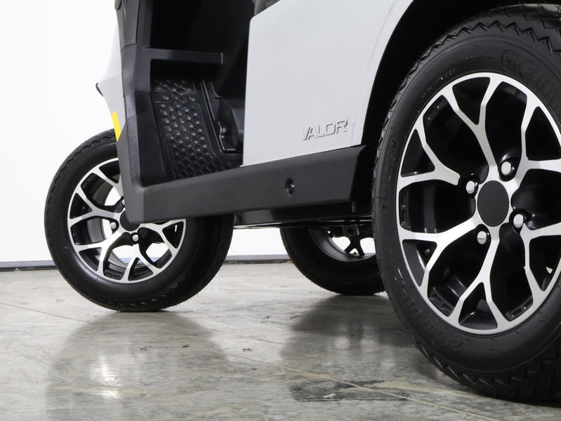 2027 EZGO Valor photo 9