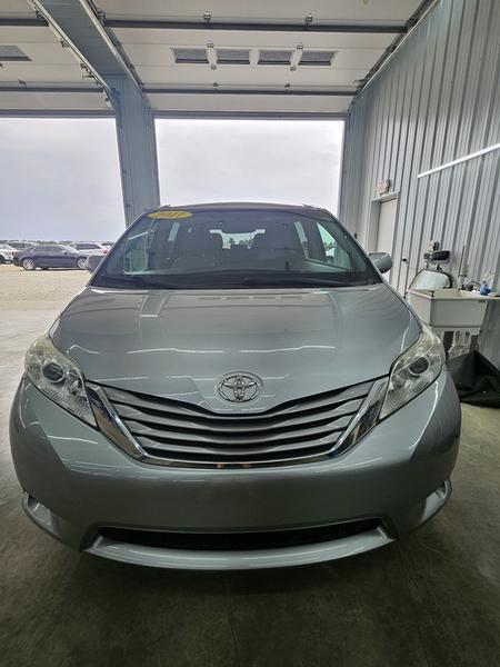 2017 Toyota Sienna XLE - Photo 20