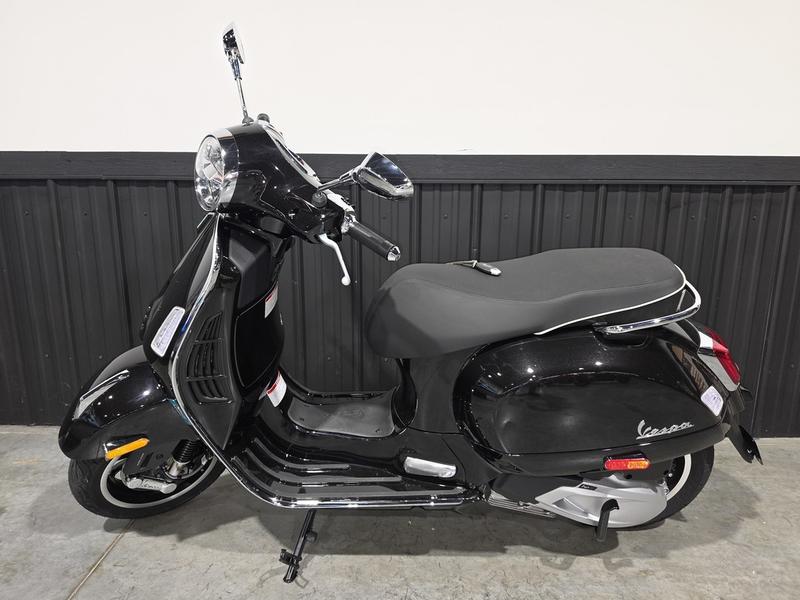 2027 Vespa GTS photo 5