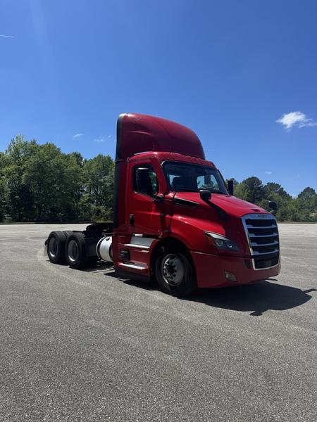 2022 Freightliner Cascadia — photo 3