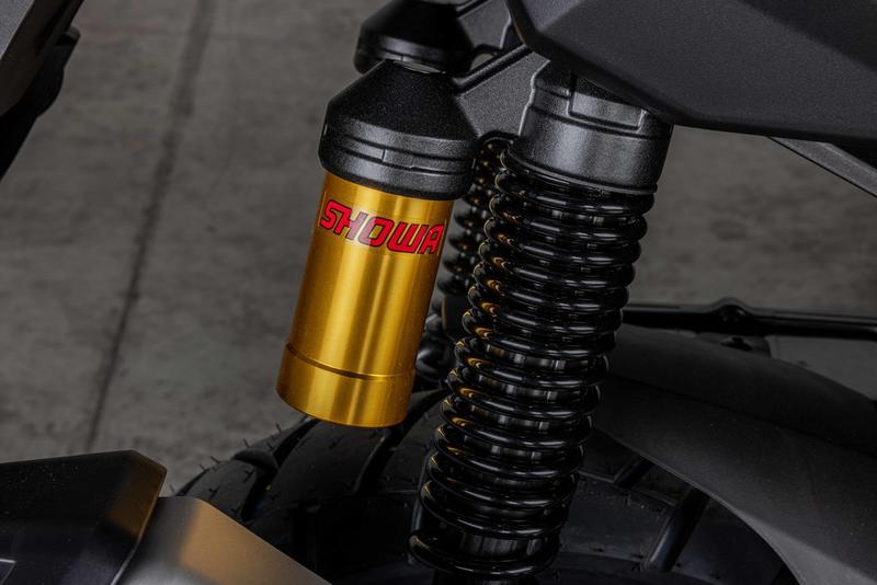 ADV160 SHOWA サスペンション 2本セット 黒/金 2027 Honda® ADV160 | Young Powersports Missoula