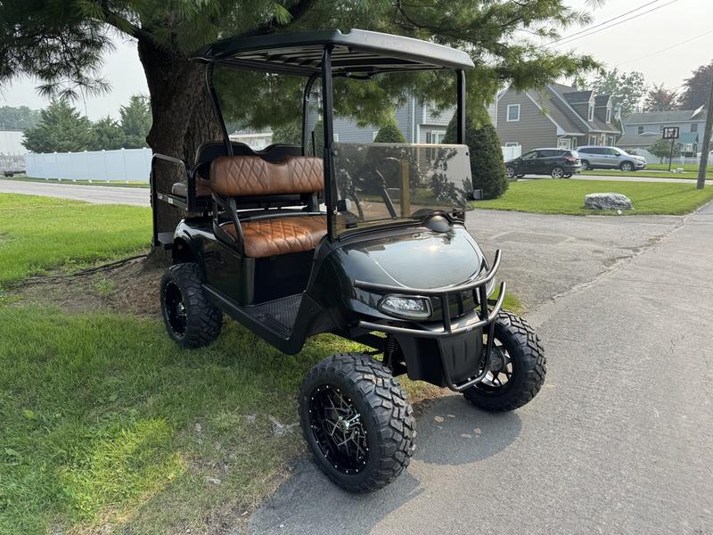2021 EZGO RXV photo 3