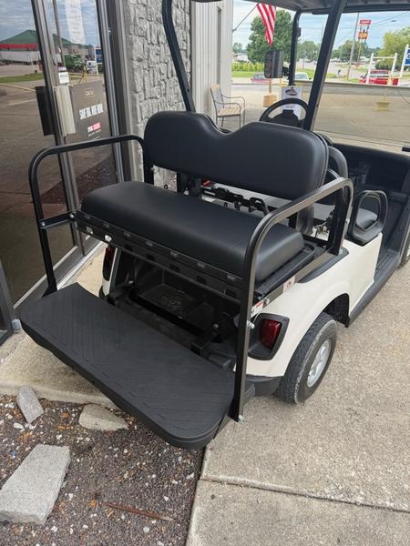2018 EZGO RXV photo 4