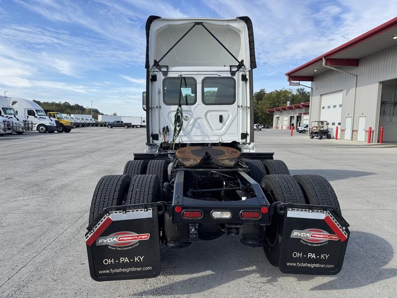 2024 Freightliner Cascadia in Columbus, OH — photo 5