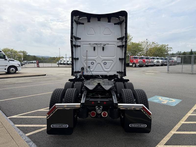 2027 Freightliner Cascadia in Pittsburgh, PA — photo 6