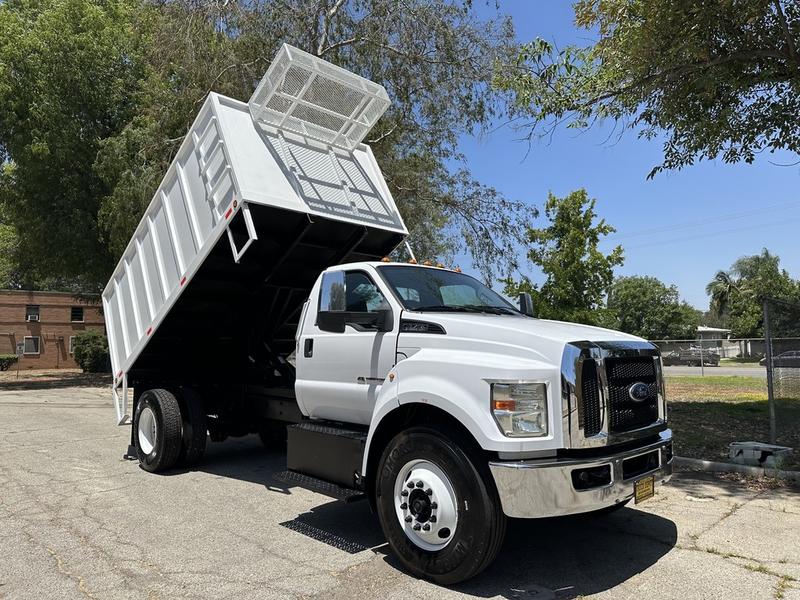 2017 Ford F-750 S.D. Dump Truck · photo 1 of 15