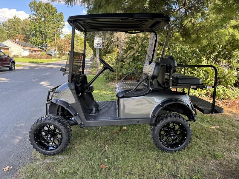 2019 EZGO RXV photo 4