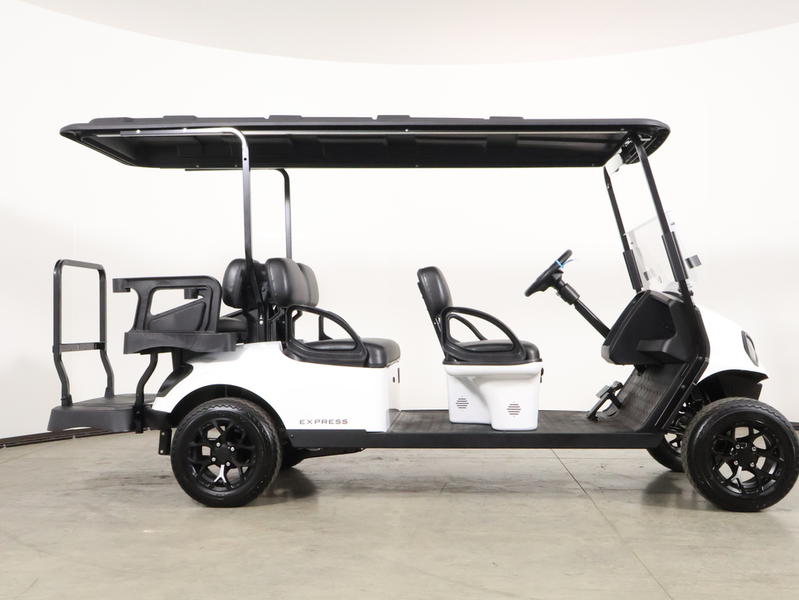 2027 EZGO Express photo 4