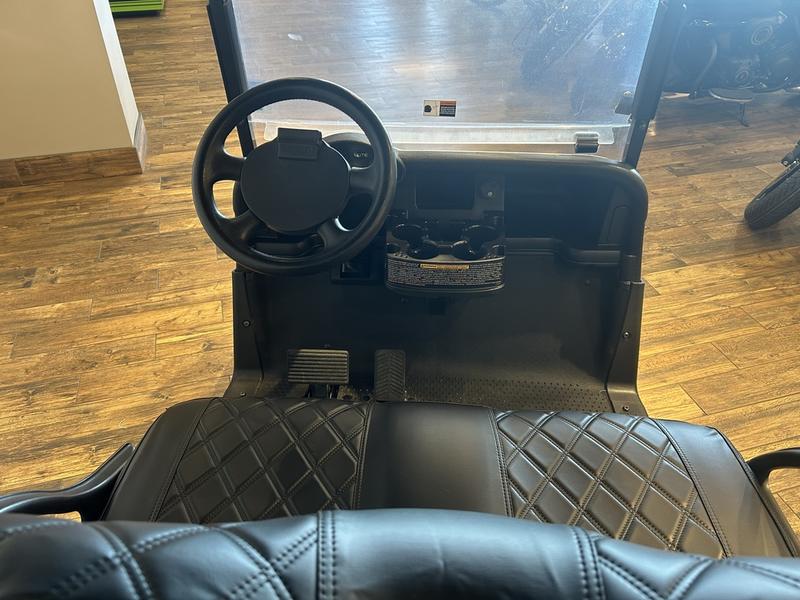 2022 EZGO RXV photo 6
