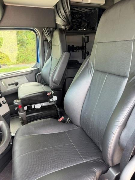 2025 Freightliner Cascadia — photo 4