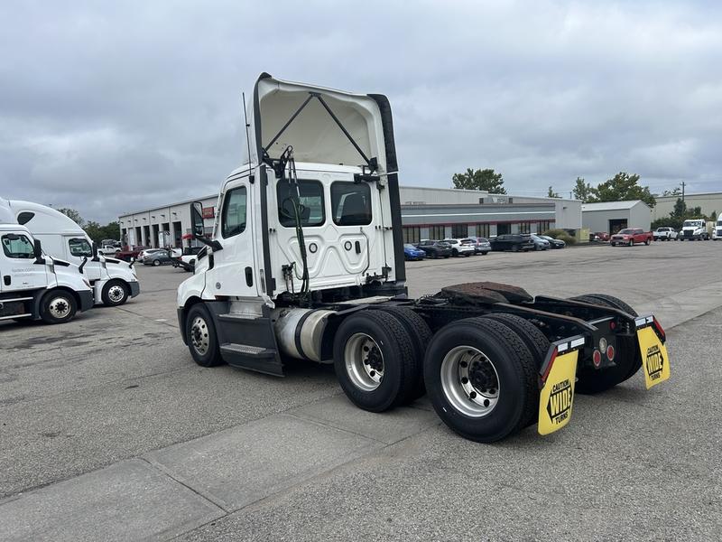 2022 Freightliner Cascadia in Walton, KY — photo 6