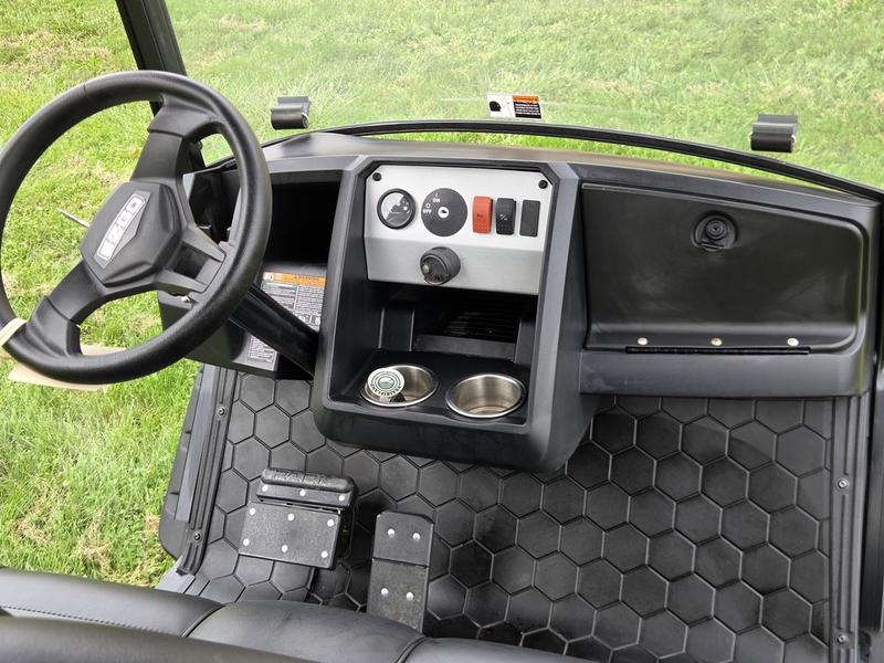 2022 EZGO Express photo 5