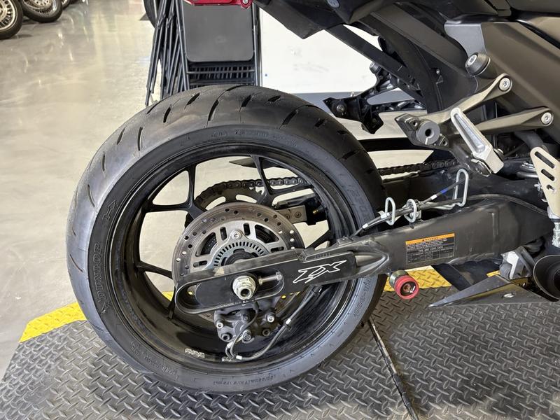 2023 Kawasaki Ninja® ZX™-14R ABS | Battleship Cycles & Marine